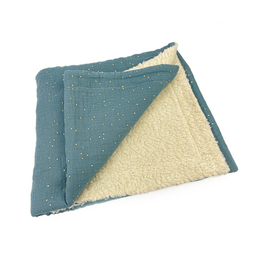 Personalisierte Babydecke aus Musselin mit goldenen Punkten und Teddyplüsch natur mit Namen