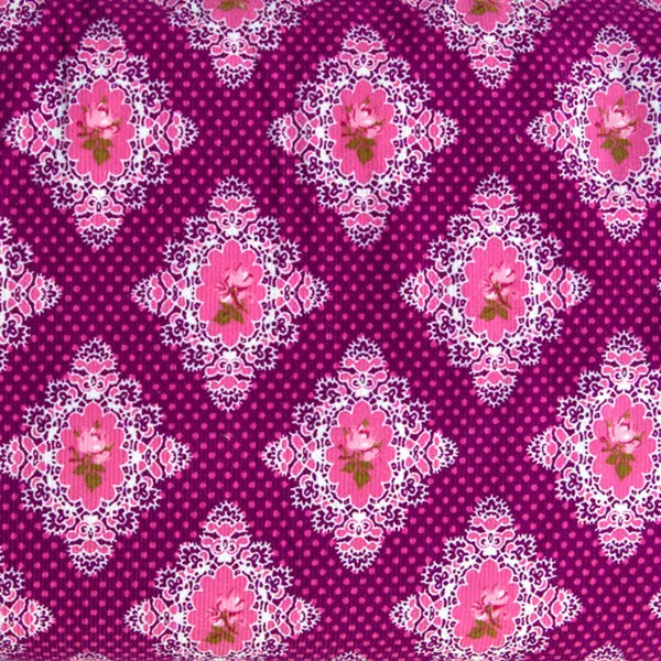 Feincord Stoff lila-rosa mit Rauten und Rosenmuster von Stenzo, detailreiche Cordstruktur mit floralen Elementen