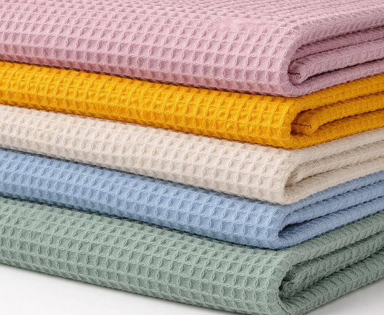Waffelpiqué Stoff aus Baumwolle in verschiedenen Farben als Meterware mit typischer Waffelstruktur.