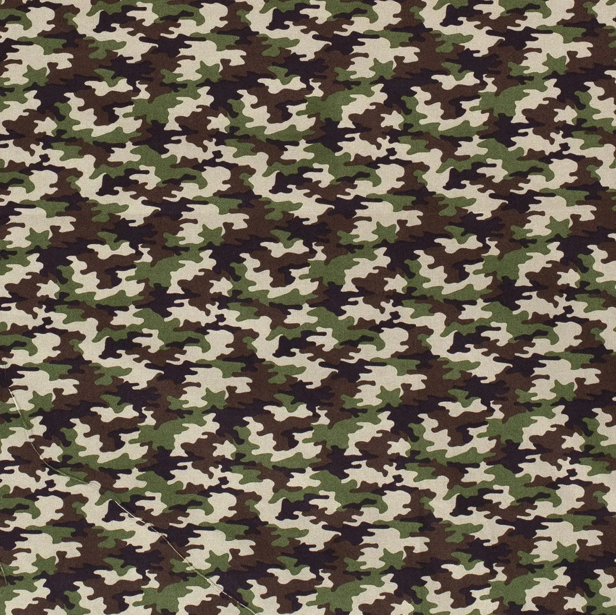 Baumwollstoff Camouflage grün-braun mit grünem und braunem Tarnmuster, Detailansicht der Baumwoll-Webware