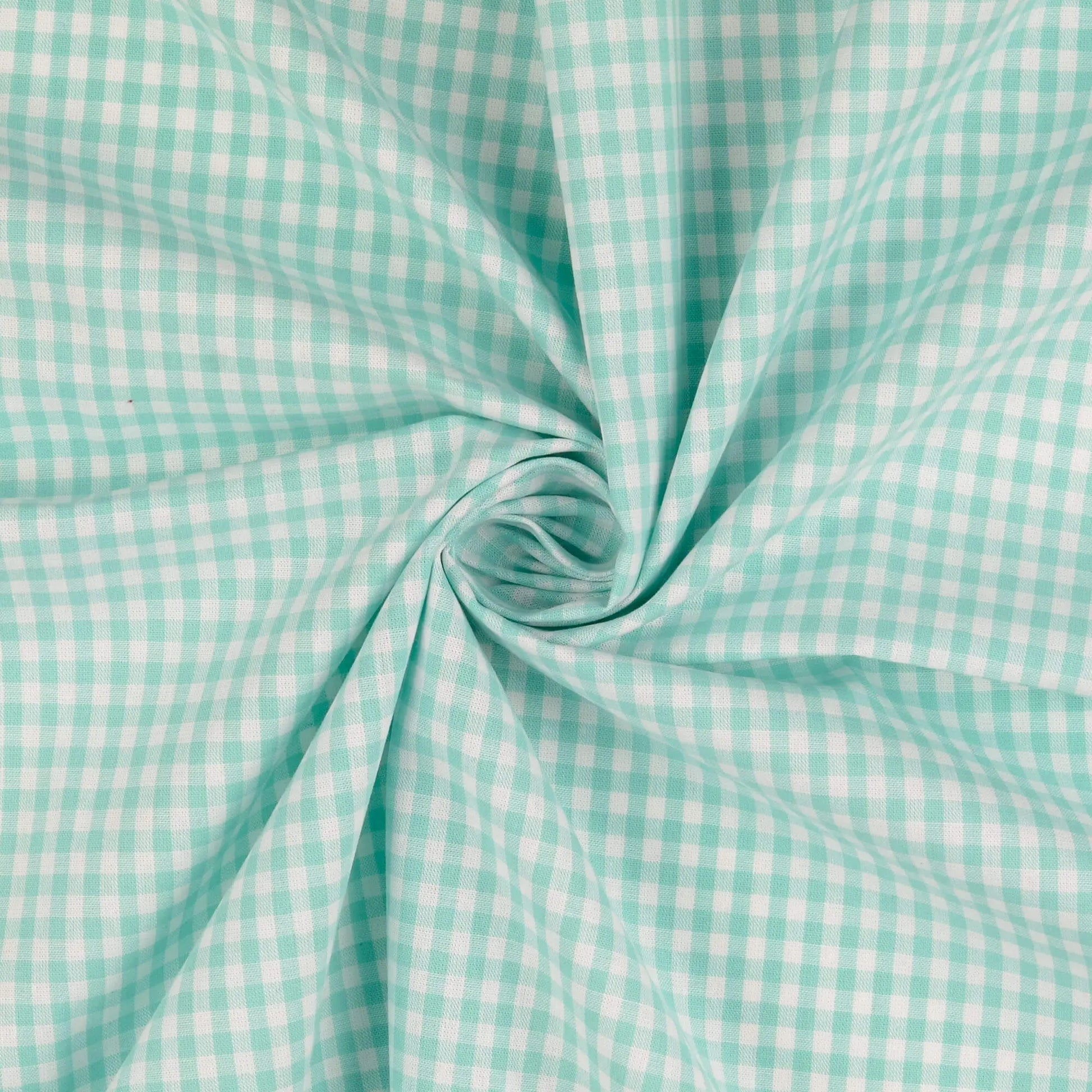 Baumwoll Webware kariert in Mint mit feinem 0,5 cm Karomuster, Detailaufnahme der gefalteten Baumwoll-Webware