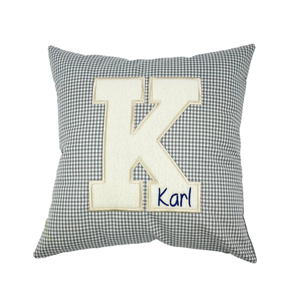 personalisiertes Kissen mit Namen und Motiv, aus Baumwollstoff in Grau Kariert genäht