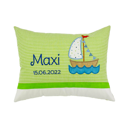 Personalisierte Kissen mit Namen und Motiv Segelboot aus Baumwollstoff genäht