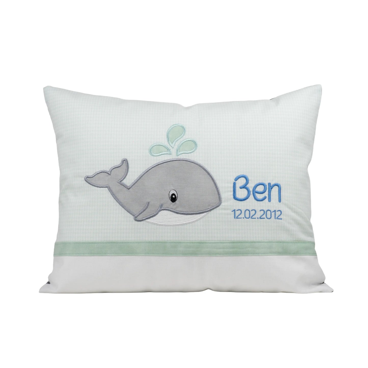 Personalisiertes Kissen Wal mit Namen bestickt, karierter Stoff, handgemacht